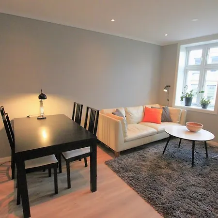 Modern_dark_apartment